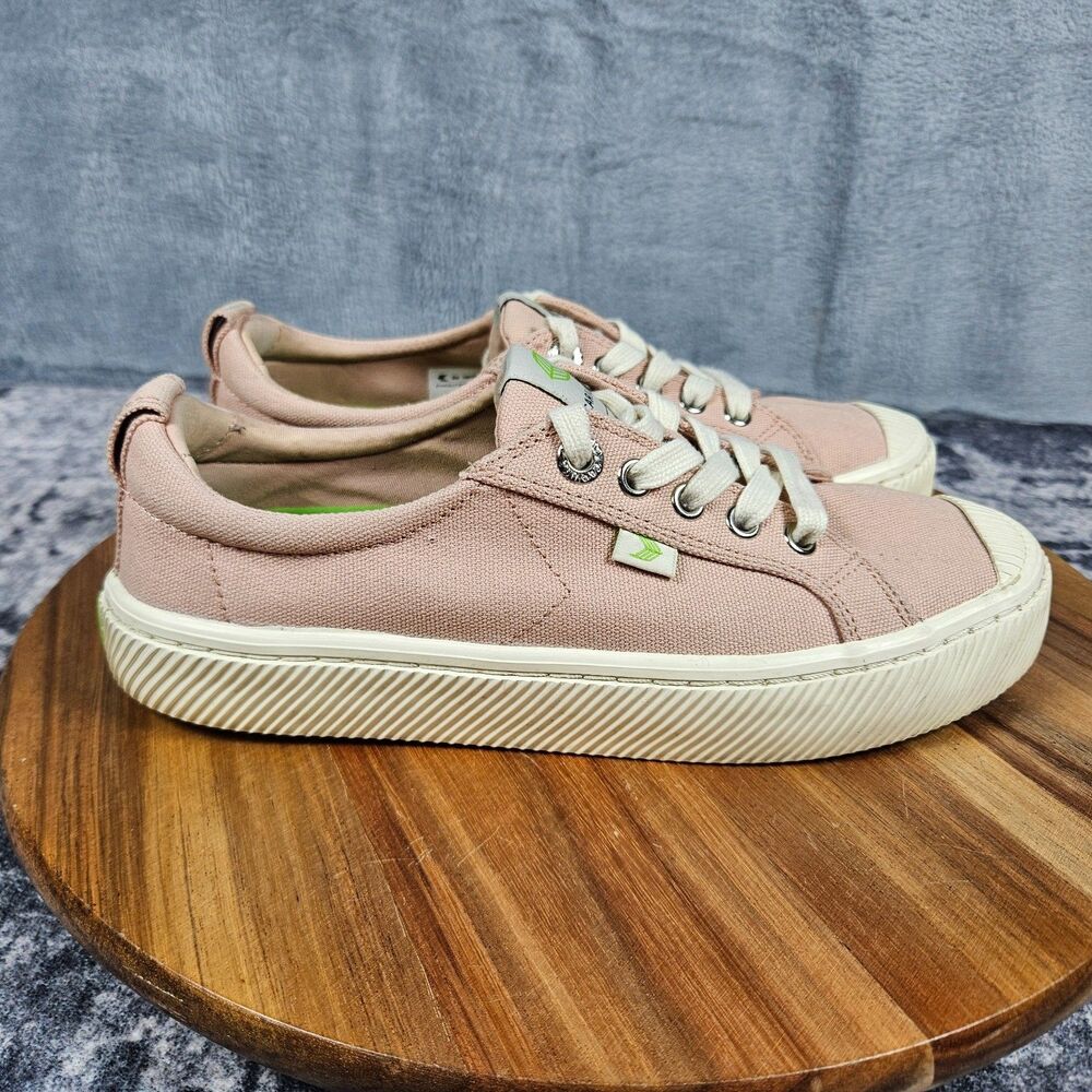 Cariuma OCA Shoes Women's 7 Pink White Canvas Low Top Lace Up Casual Sneakers